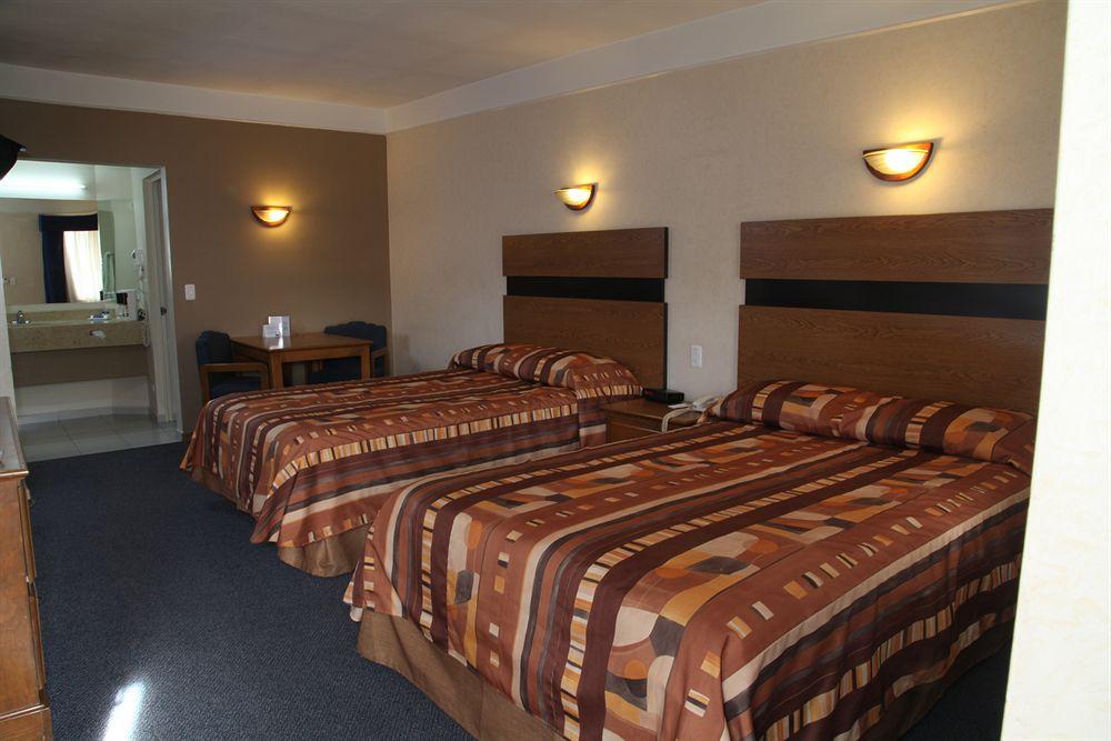 American Inn Hotel & Suites Parral Exteriör bild