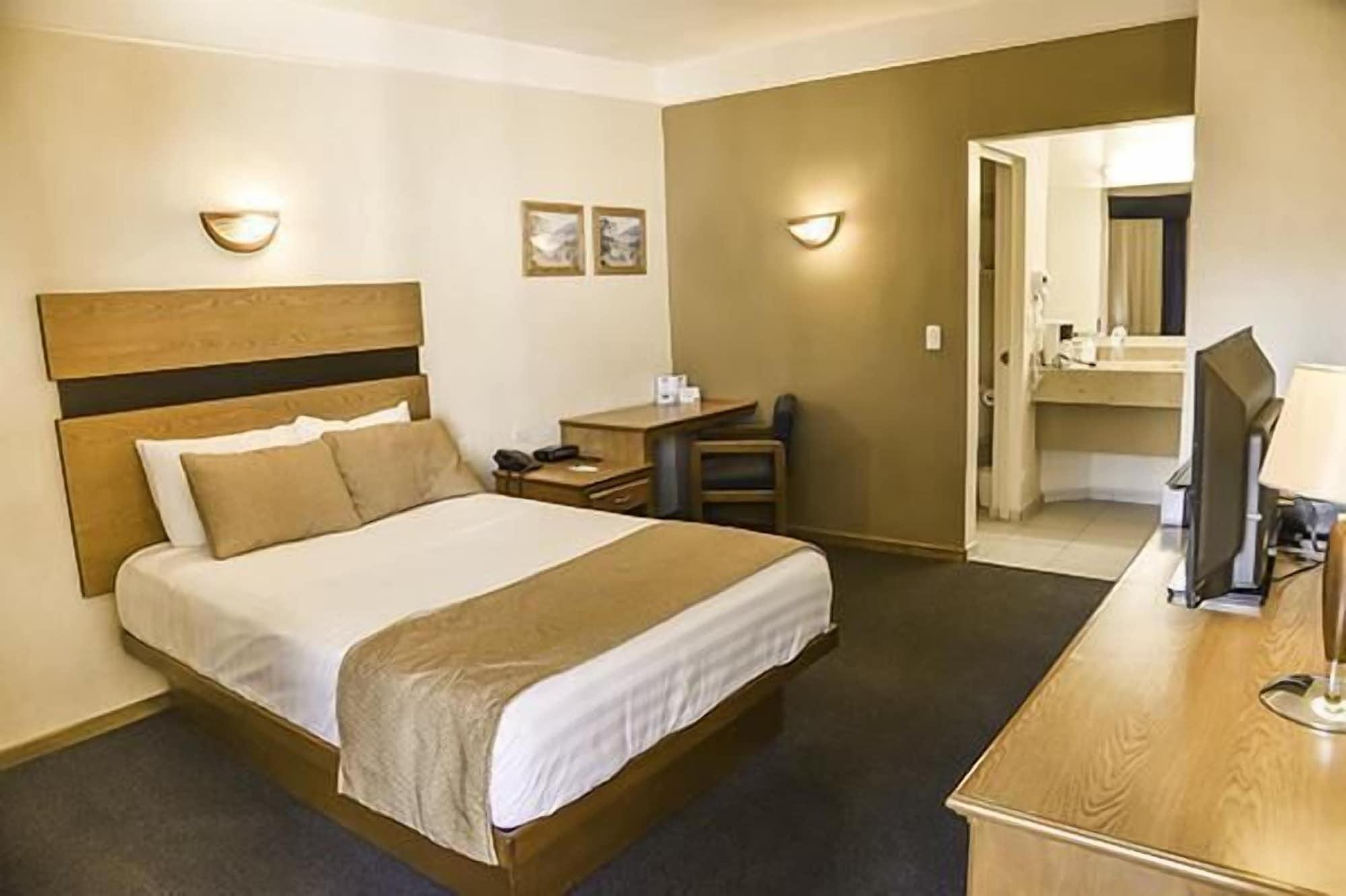 American Inn Hotel & Suites Parral Exteriör bild