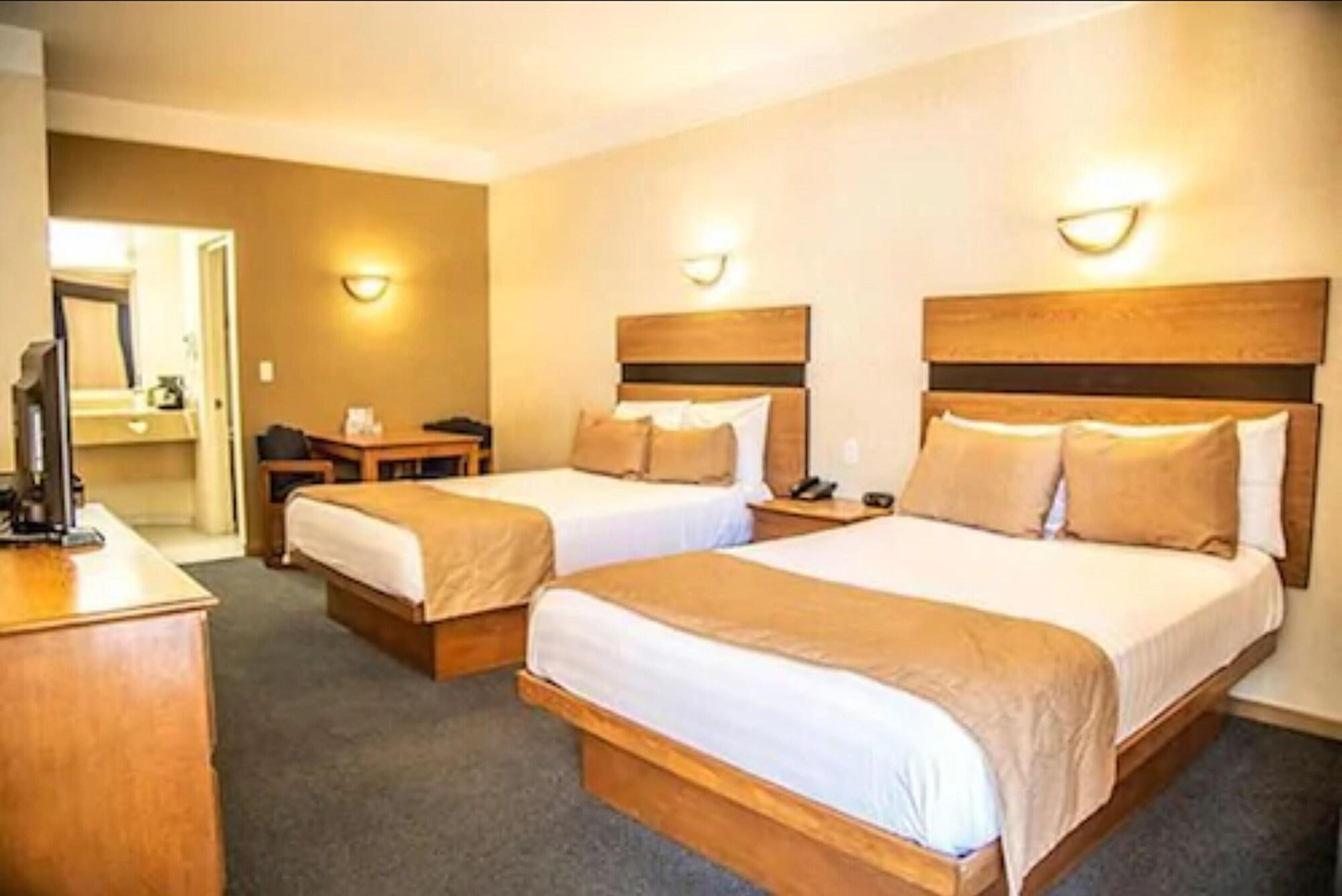 American Inn Hotel & Suites Parral Exteriör bild