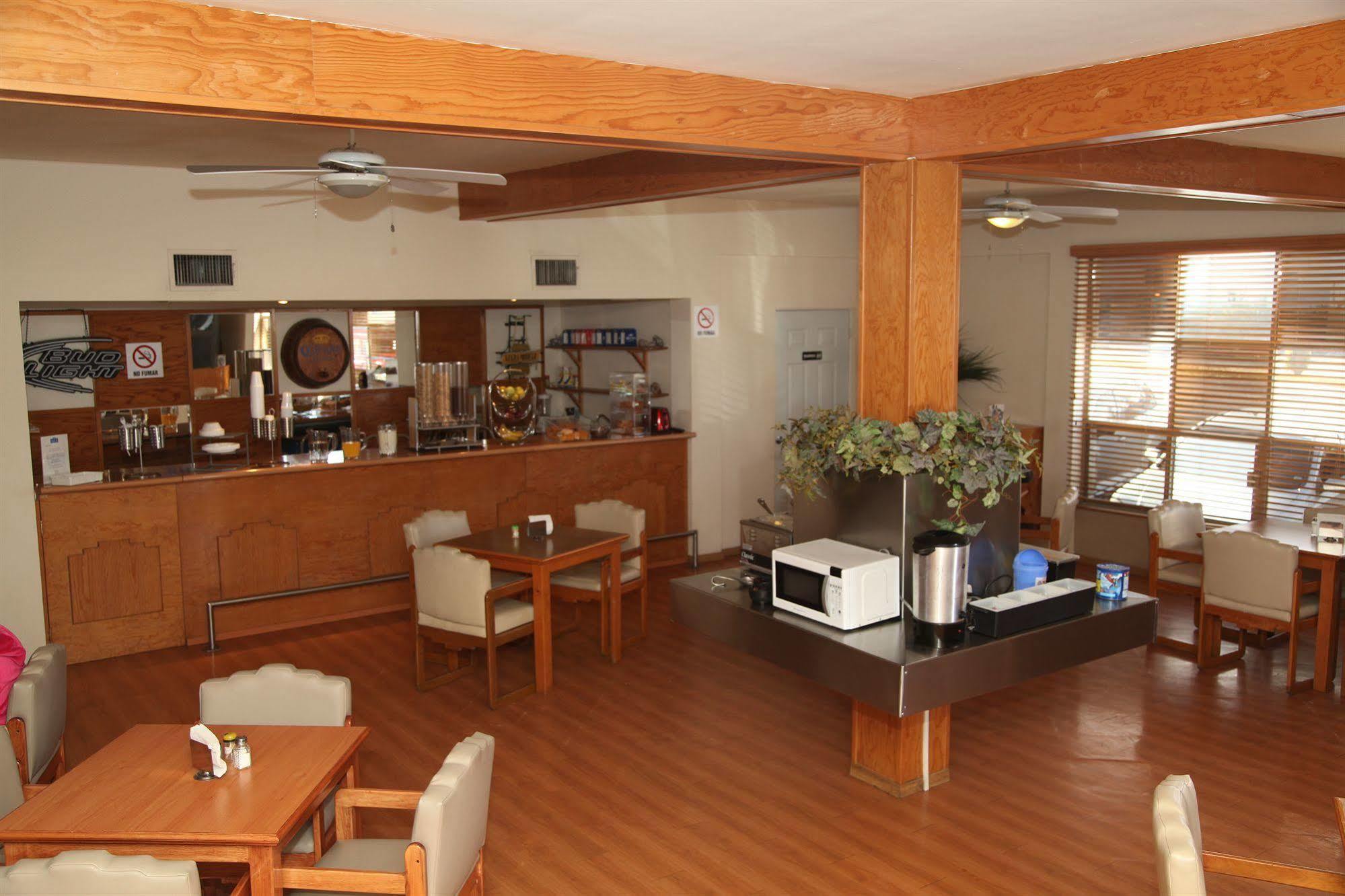 American Inn Hotel & Suites Parral Exteriör bild